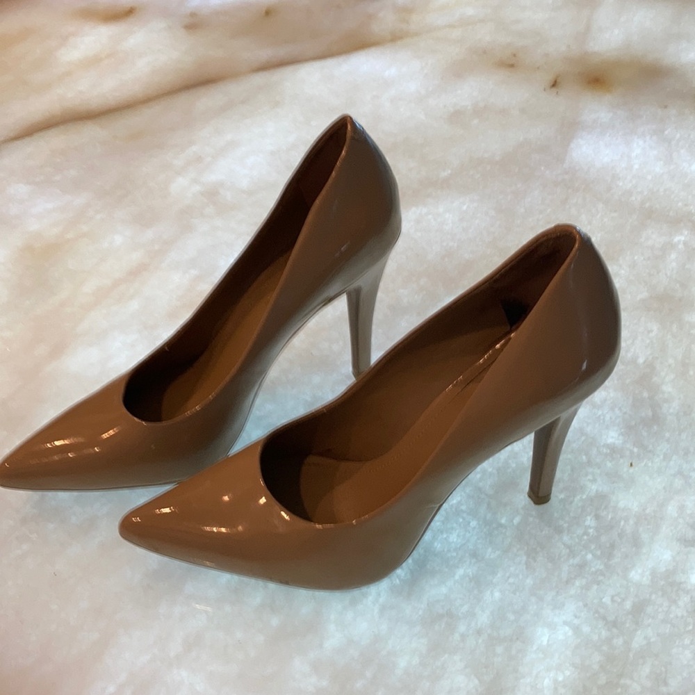 BCBG comfort all nude classic must have